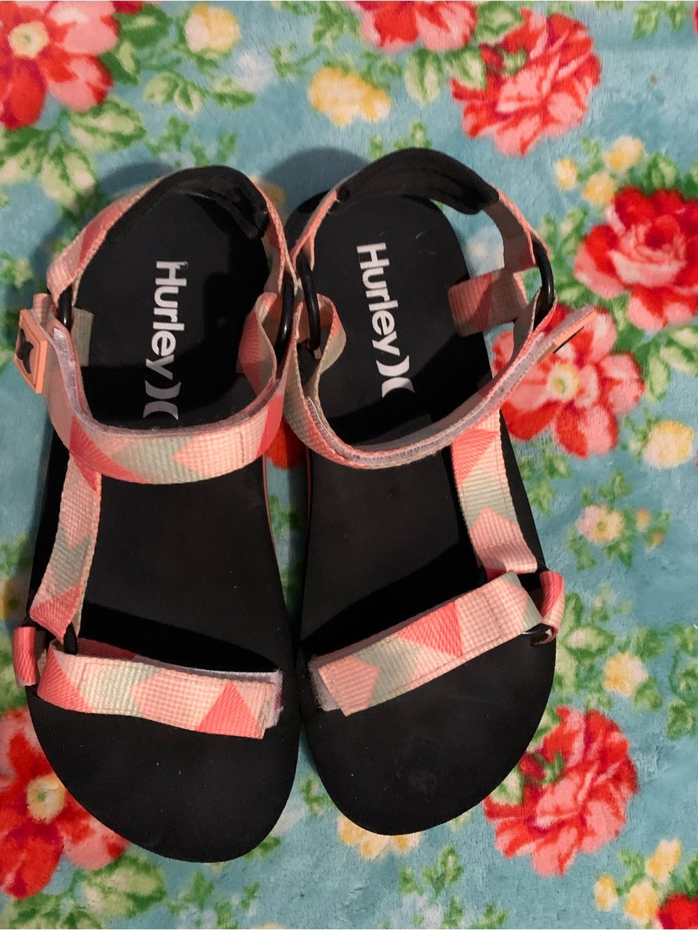Hurley Pink Geometric Pattern Strappy Sandals Size 7